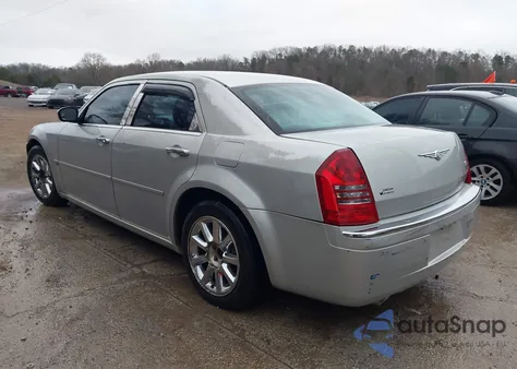 2005 Chrysler 300C z USA, uszkodzony, nr VIN 2C3AA63H25H105751